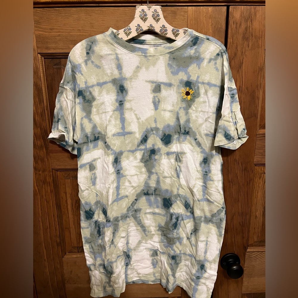 NWT Urban Outfitters Kurt Embroidered T-shirt Dress - Picture 2 of 10